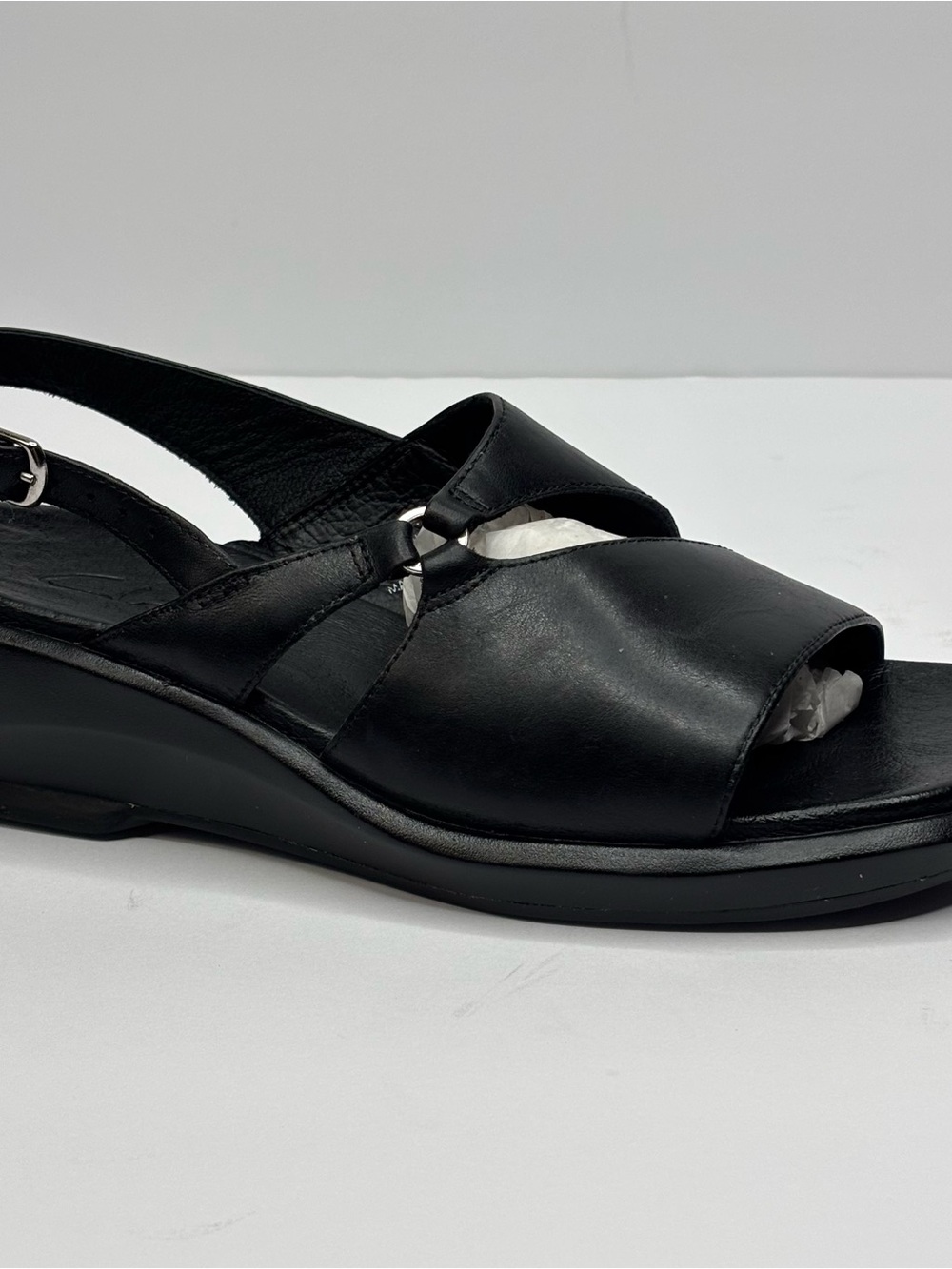 Clark’s Laurieann Kay Black Leather 2”
Wedge Heel Comfort Sandals Size 6M